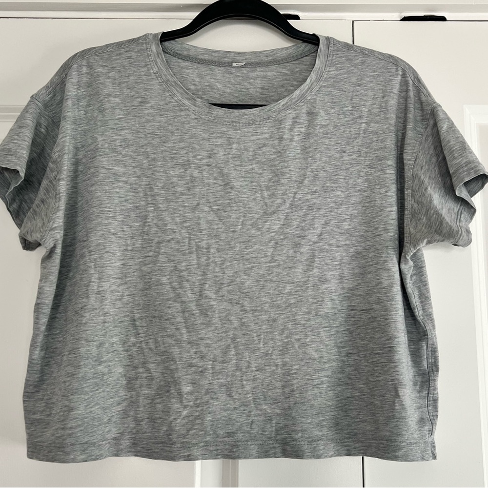 Lululemon cropped t shirt